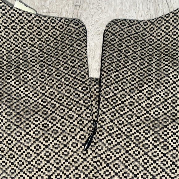 VTG Gap Geometric Tank Top - Picture 7 of 7